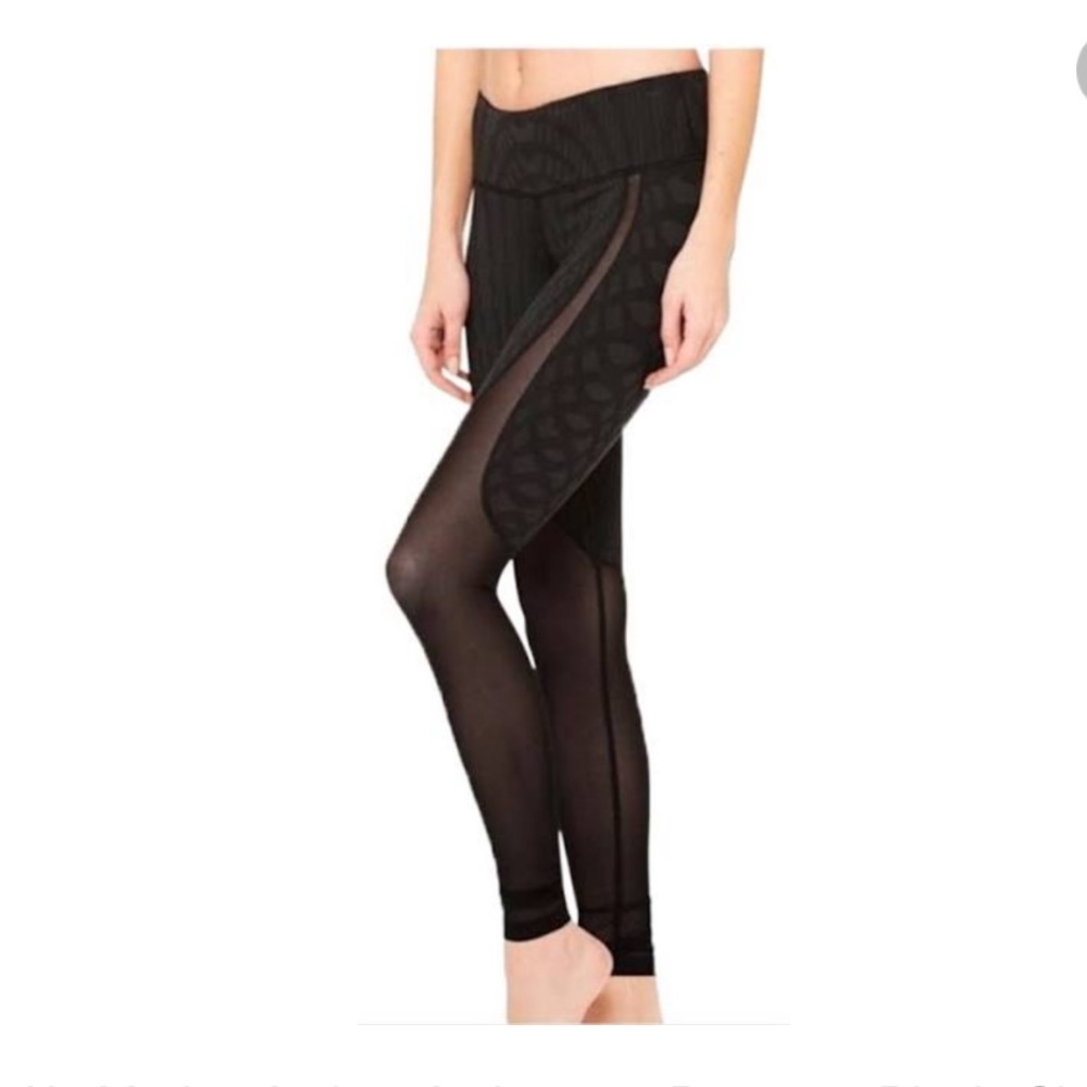 NWT…ALO motion legging. Black arches/black.